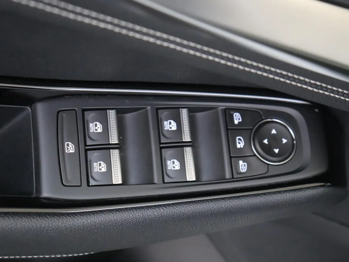 1.2 E-Tech Full Hybrid Techno 200PK | Navigatie | Draadloze Apple & Android Carplay | Parkeersensoren & Camera | Elektrische Achterklep | Ambiance Verlichting | Multi-sense |