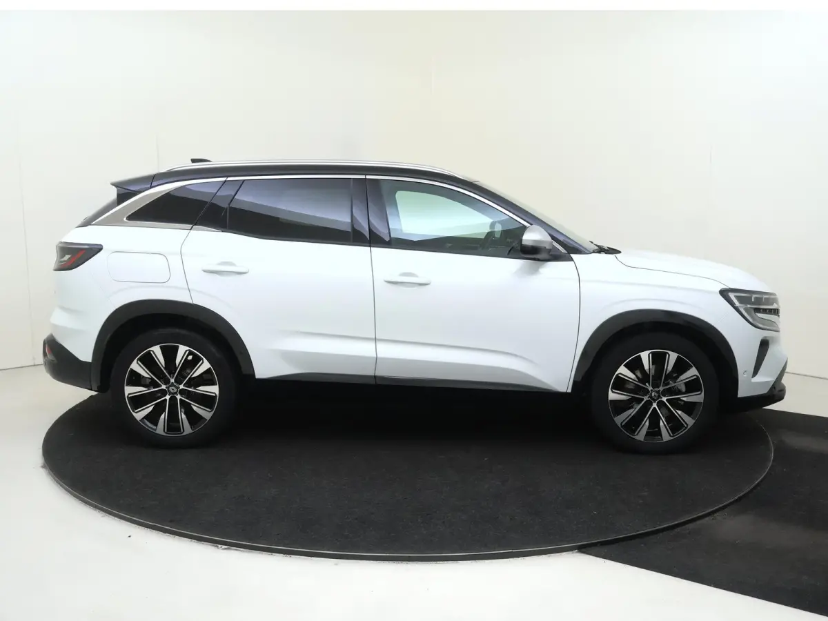 1.2 E-Tech Full Hybrid Techno 200PK | Navigatie | Draadloze Apple & Android Carplay | Parkeersensoren & Camera | Elektrische Achterklep | Ambiance Verlichting | Multi-sense |