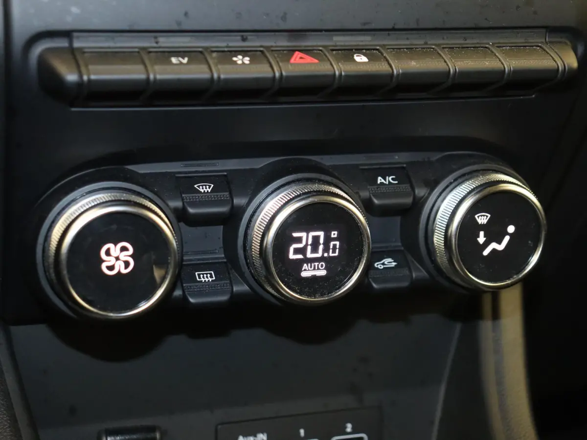 1.6 E-Tech Full Hybrid Techno 145PK | Automaat | Navigatie | Parkeersensoren & Camera | 17'' Velgen | Climate Control | Privacy Glass | Keyless Entry | Apple CarPlay & Android Auto
