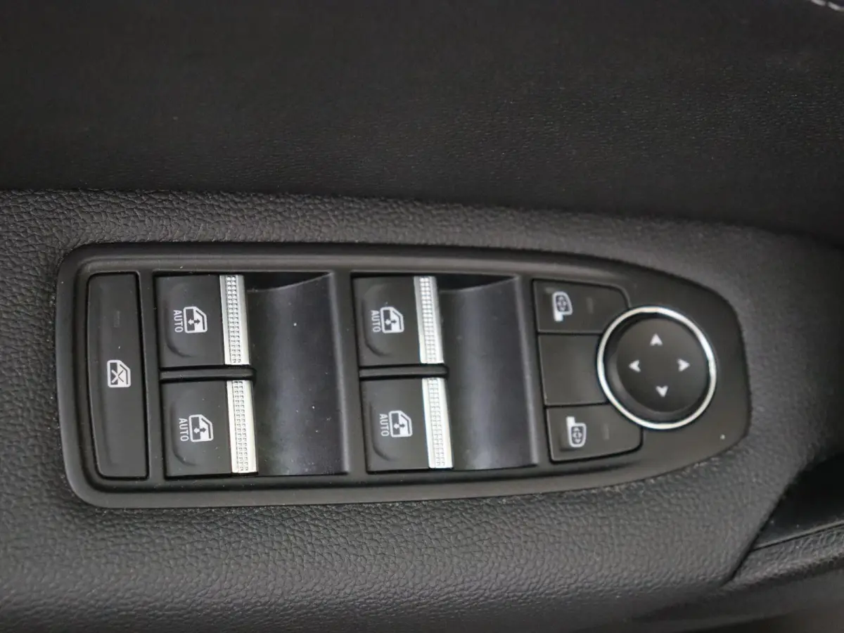 1.6 E-Tech Full Hybrid Techno 145PK | Automaat | Navigatie | Parkeersensoren & Camera | 17'' Velgen | Climate Control | Privacy Glass | Keyless Entry | Apple CarPlay & Android Auto