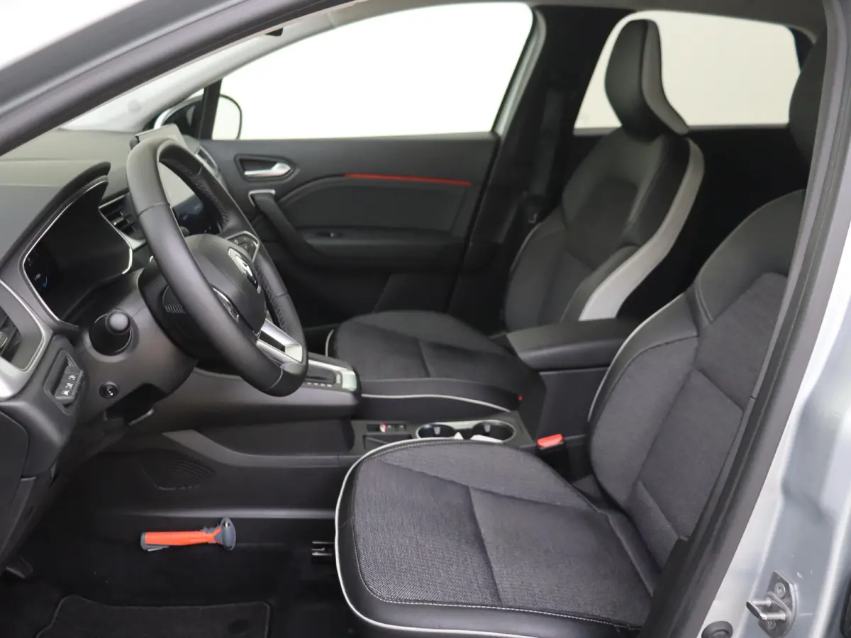 1.6 E-Tech Full Hybrid Techno 145PK | Automaat | Navigatie | Parkeersensoren & Camera | 17'' Velgen | Climate Control | Privacy Glass | Keyless Entry | Apple CarPlay & Android Auto