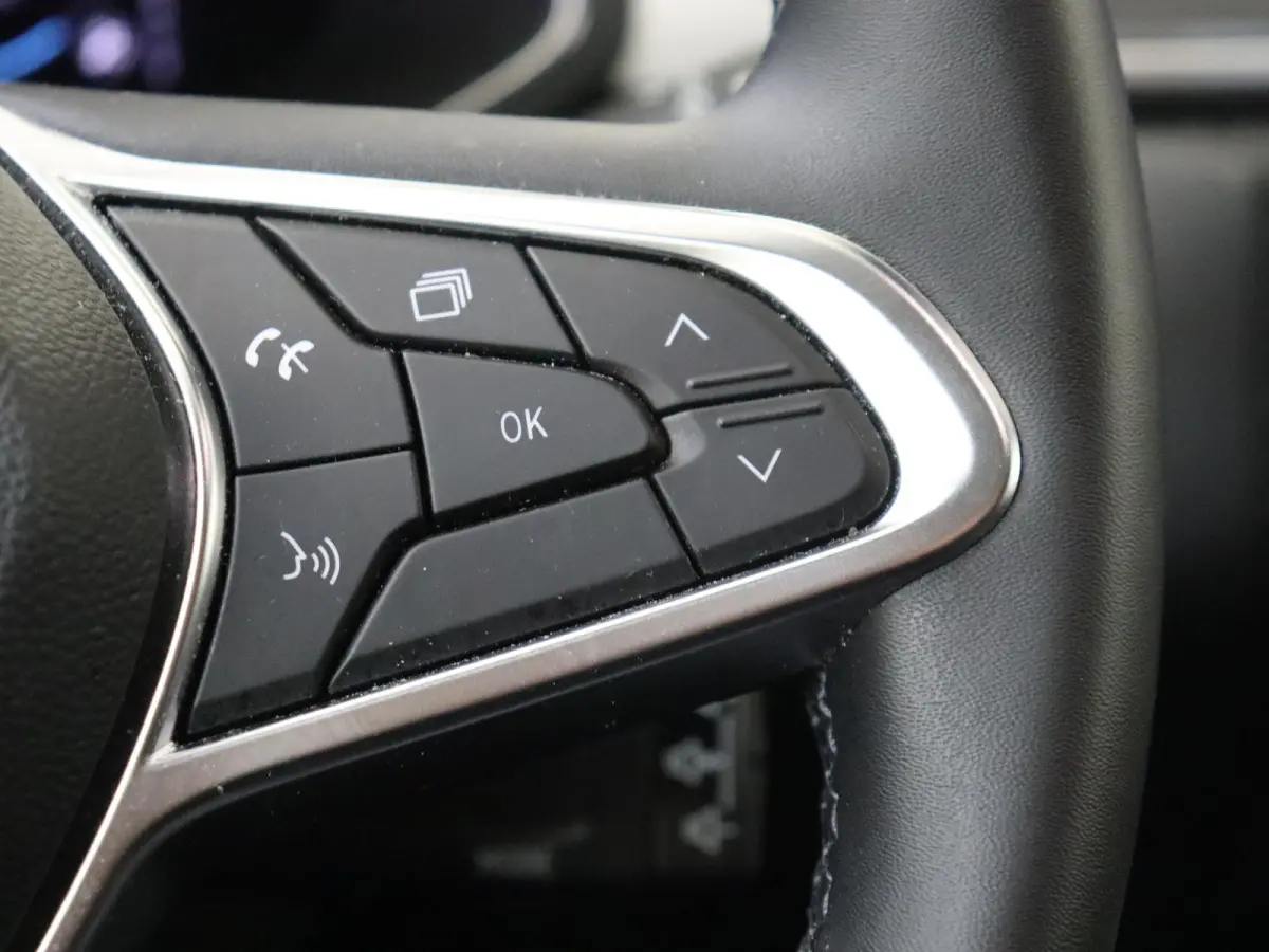 1.6 E-Tech Full Hybrid Techno 145PK | Automaat | Navigatie | Parkeersensoren & Camera | 17'' Velgen | Climate Control | Privacy Glass | Keyless Entry | Apple CarPlay & Android Auto