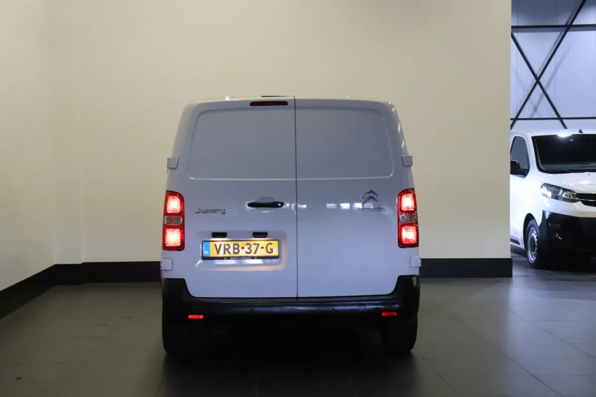 1.5 BlueHDI L2 EURO 6 - Airco - Cruise - PDC - € 13.950,- Excl.
