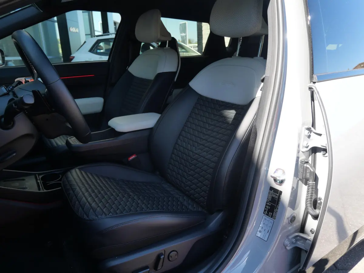 GT-Line Business Edition 81.4 kWh | direct beschikbaar | BTW-auto| 17% bijtelling |