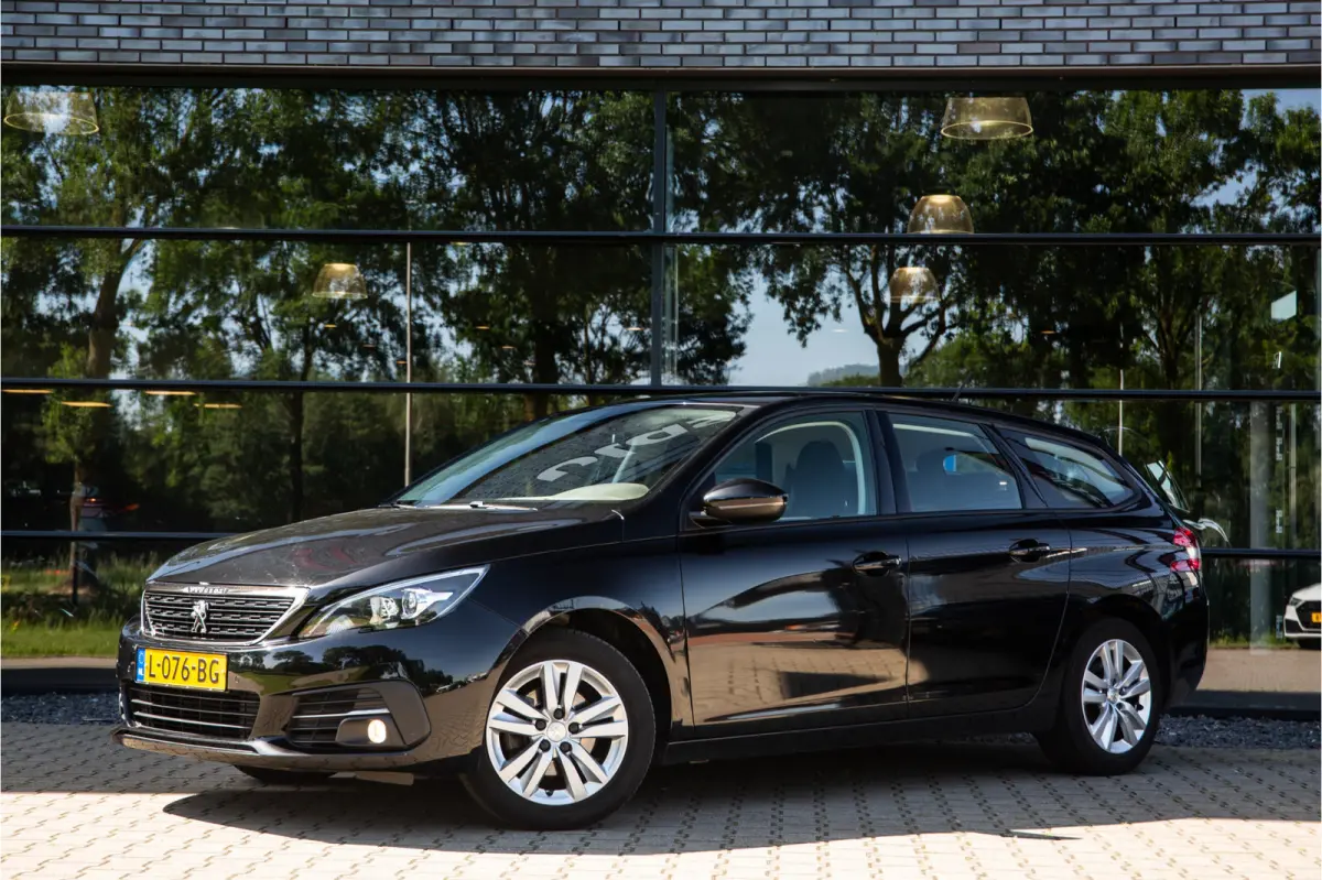 1.2 PureTech Blue Lease Active , Trekhaak, Cruise control, Achteruitrijcamera