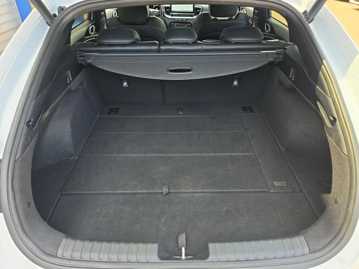 120PK T-GDi GT-Line | Schuif/kanteldak | Stoel-en stuurwielverwarming | Elektrische achterklep | Camera | Apple CarPlay/Android Auto | Full LED | All season banden