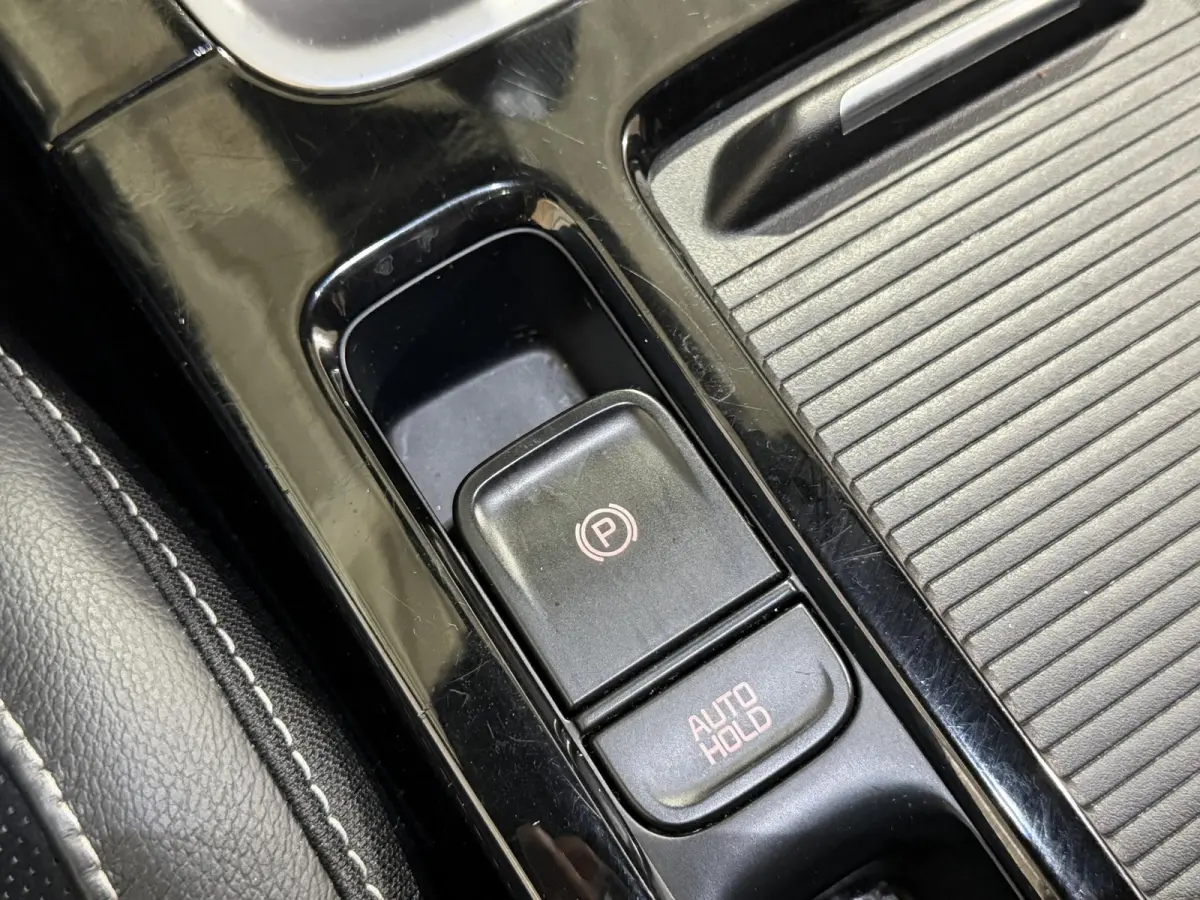 120PK T-GDi GT-Line | Schuif/kanteldak | Stoel-en stuurwielverwarming | Elektrische achterklep | Camera | Apple CarPlay/Android Auto | Full LED | All season banden