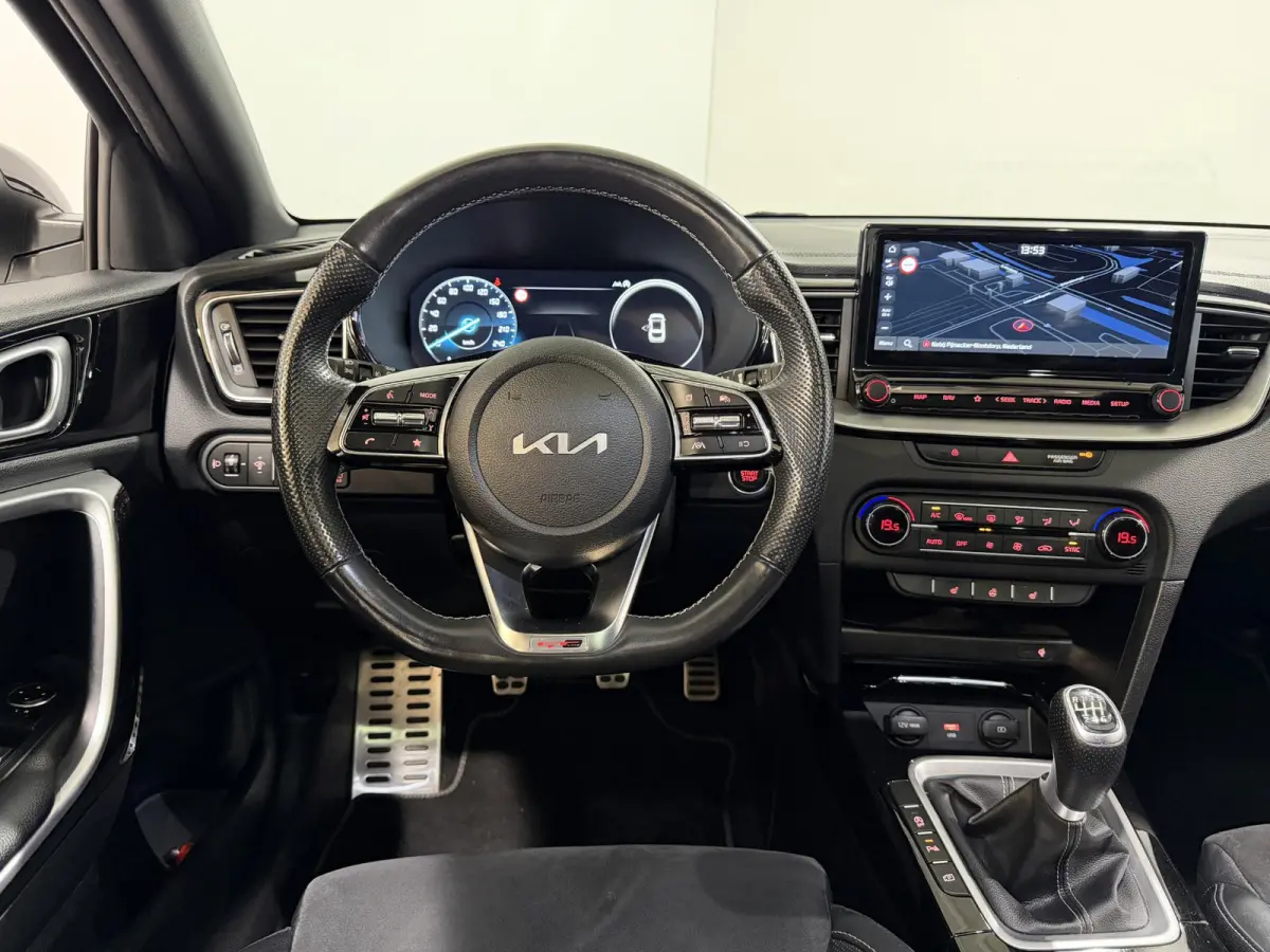 120PK T-GDi GT-Line | Schuif/kanteldak | Stoel-en stuurwielverwarming | Elektrische achterklep | Camera | Apple CarPlay/Android Auto | Full LED | All season banden