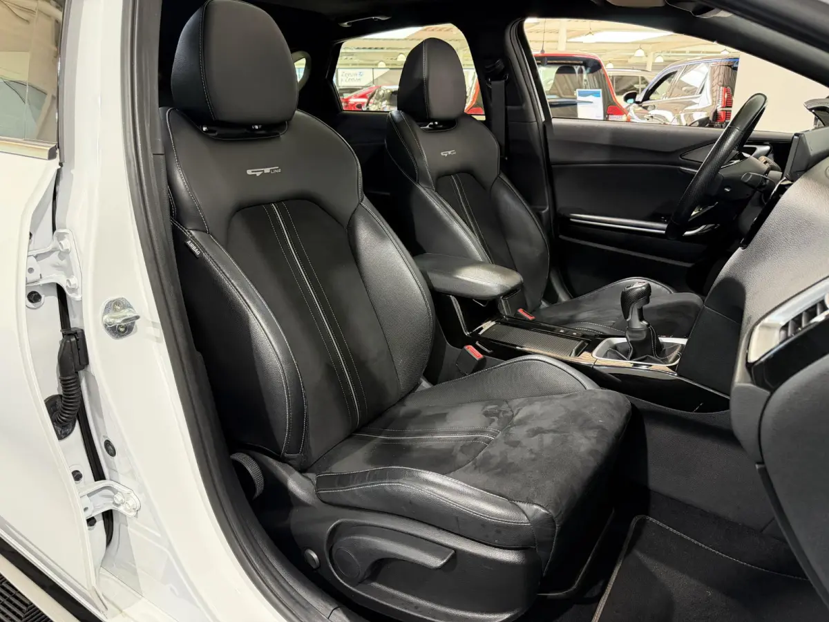 120PK T-GDi GT-Line | Schuif/kanteldak | Stoel-en stuurwielverwarming | Elektrische achterklep | Camera | Apple CarPlay/Android Auto | Full LED | All season banden