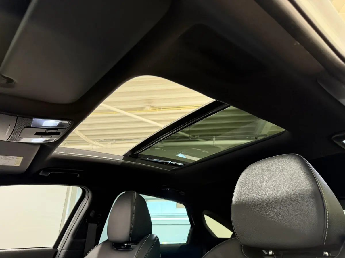 120PK T-GDi GT-Line | Schuif/kanteldak | Stoel-en stuurwielverwarming | Elektrische achterklep | Camera | Apple CarPlay/Android Auto | Full LED | All season banden