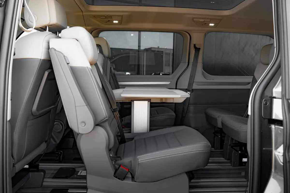 Bulli eHybrid L2 4MOTION | Leder | Panorama Dak | Trekhaak | Multifunctionele Tafel | 4 Seizoenen Banden