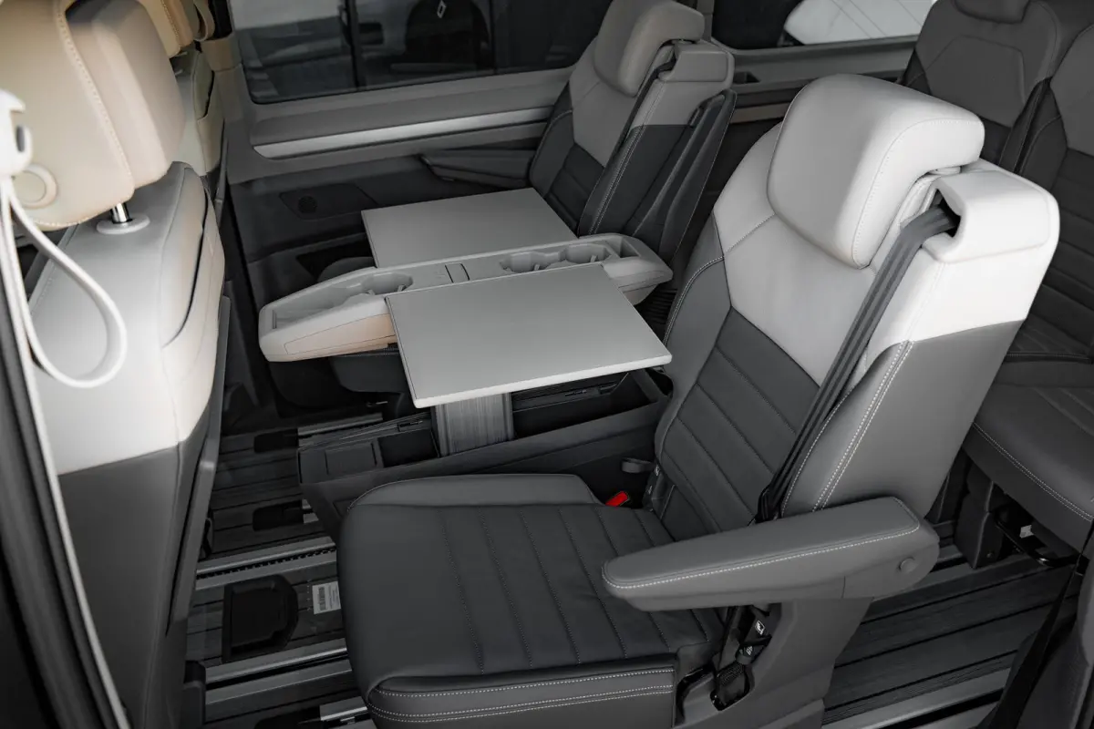 Bulli eHybrid L2 4MOTION | Leder | Panorama Dak | Trekhaak | Multifunctionele Tafel | 4 Seizoenen Banden