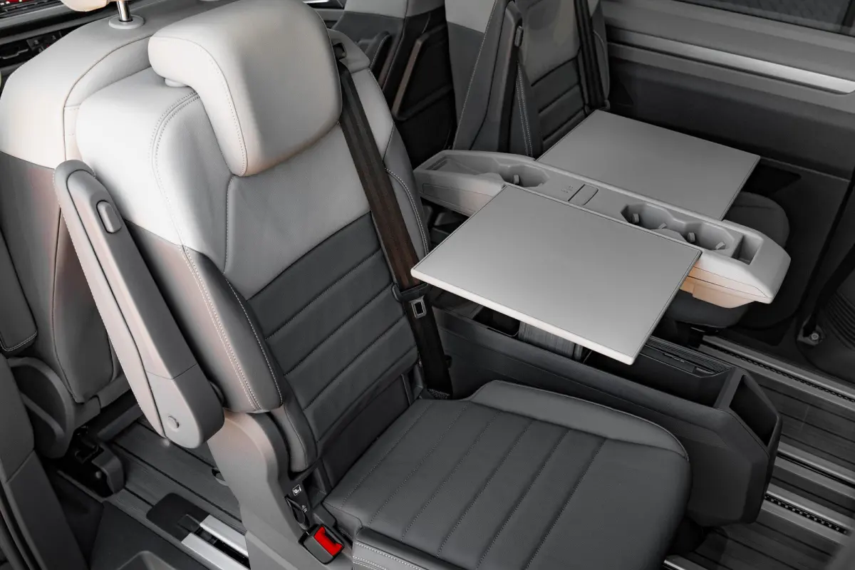 Bulli eHybrid L2 4MOTION | Leder | Panorama Dak | Trekhaak | Multifunctionele Tafel | 4 Seizoenen Banden