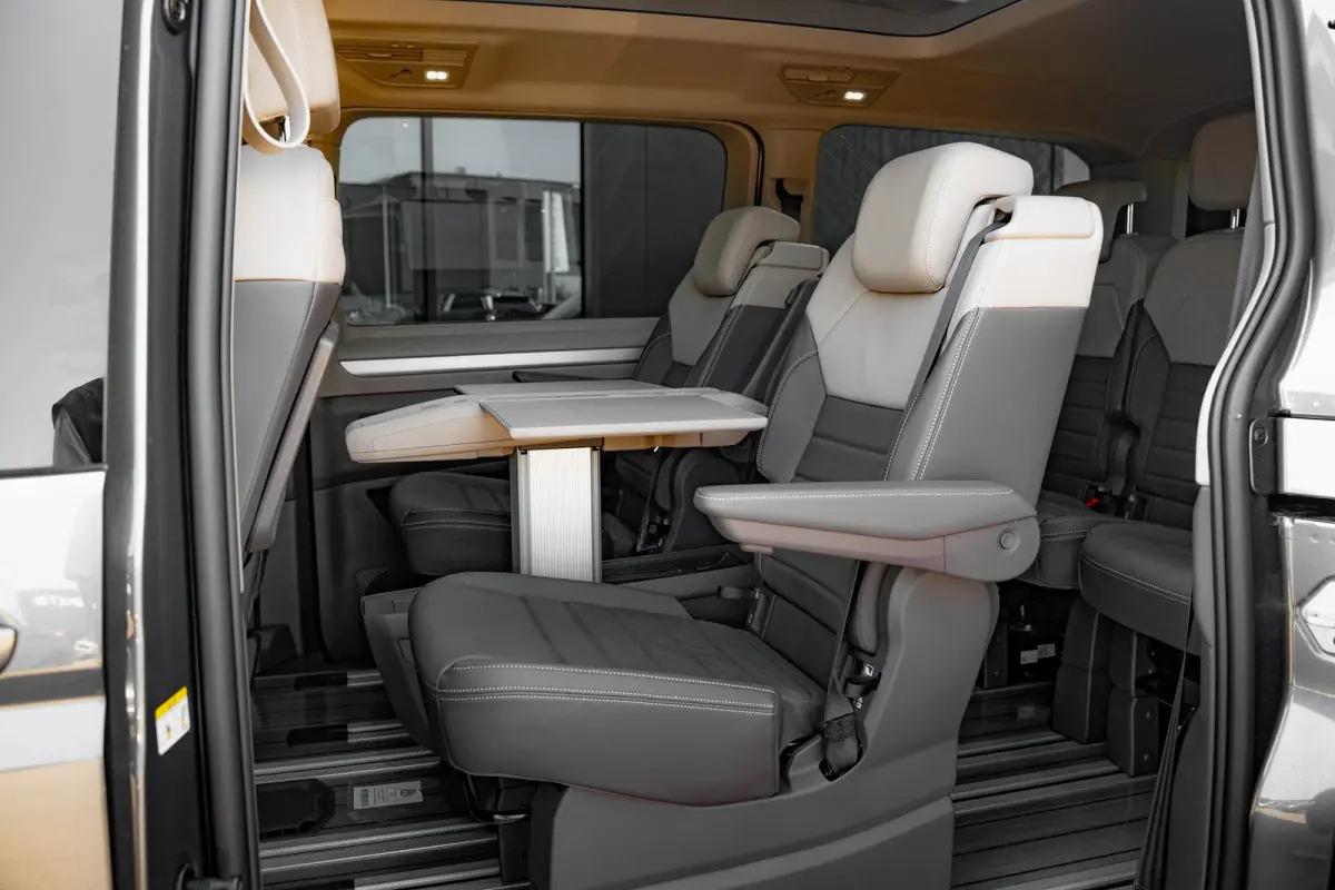 Bulli eHybrid L2 4MOTION | Leder | Panorama Dak | Trekhaak | Multifunctionele Tafel | 4 Seizoenen Banden
