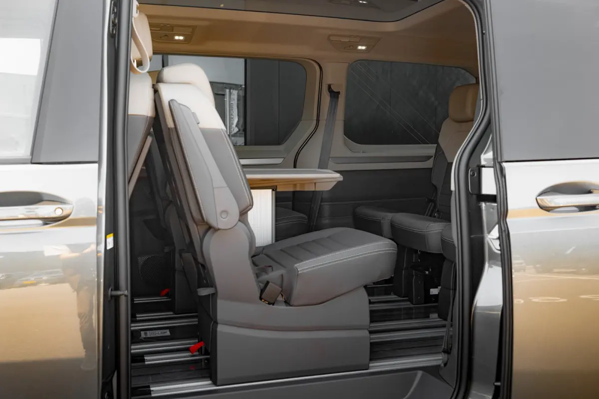 Bulli eHybrid L2 4MOTION | Leder | Panorama Dak | Trekhaak | Multifunctionele Tafel | 4 Seizoenen Banden