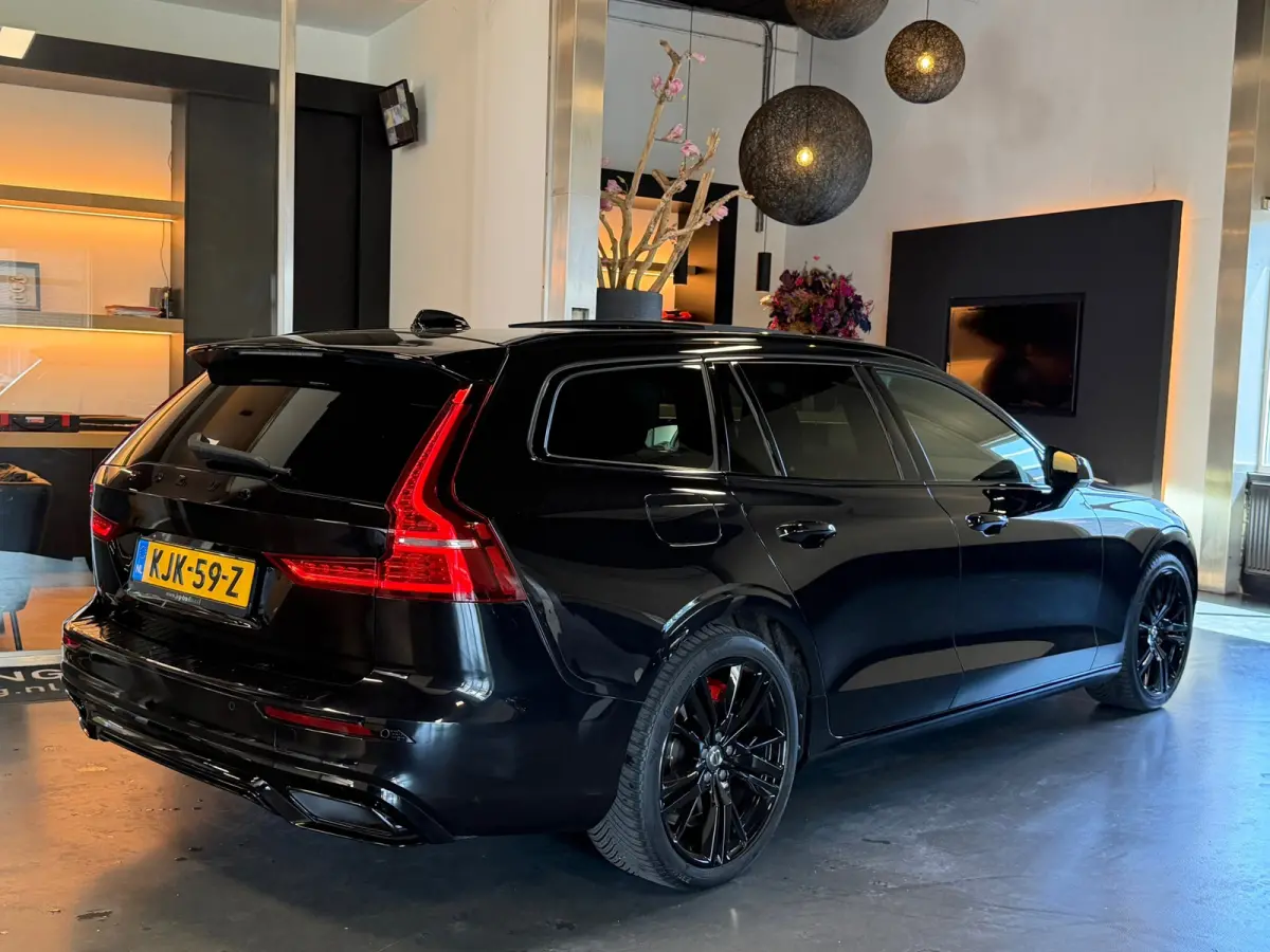 2.0 T8 Twin Engine AWD R-Design 391 PK BLACK edition 2020