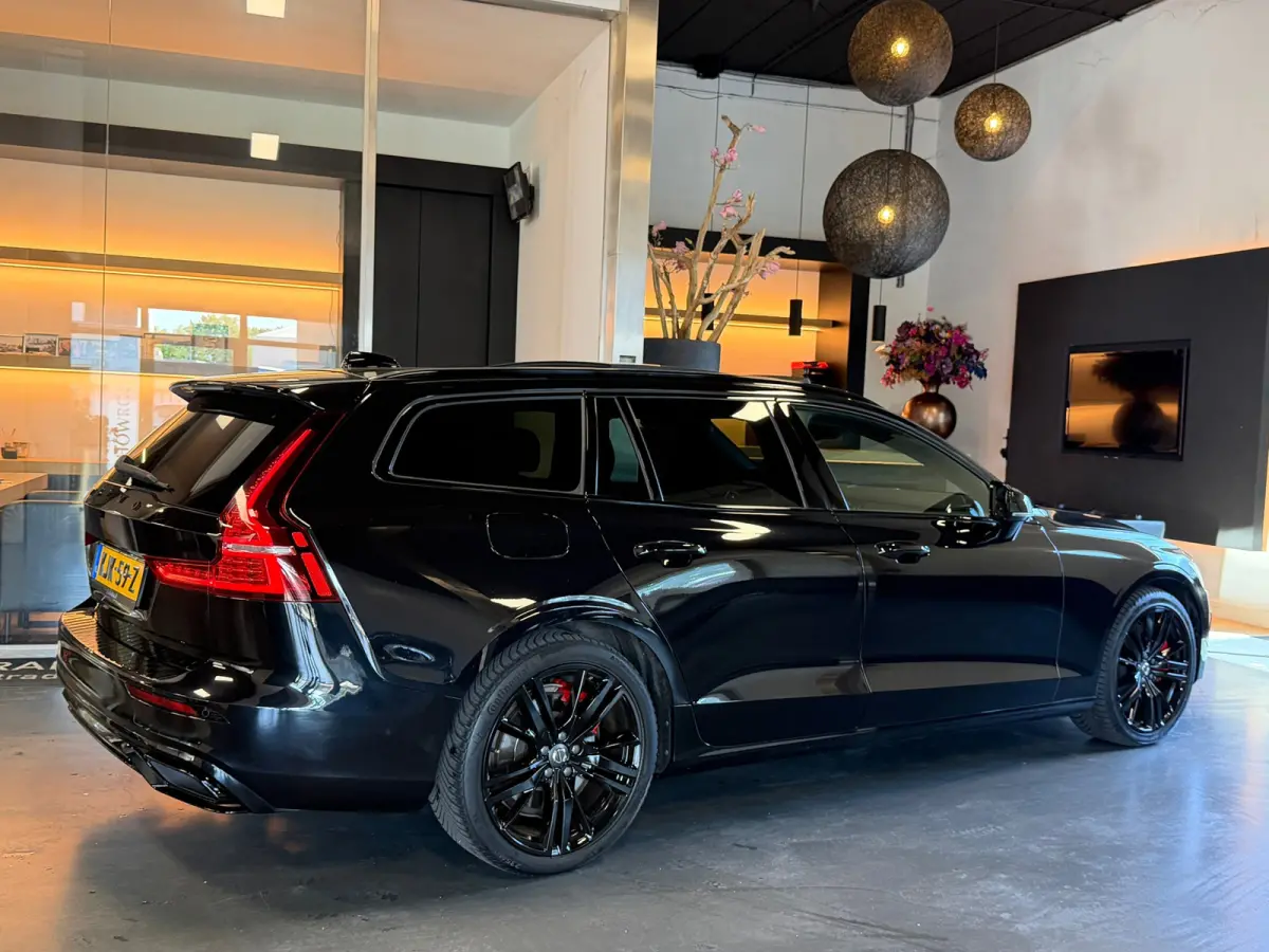 2.0 T8 Twin Engine AWD R-Design 391 PK BLACK edition 2020