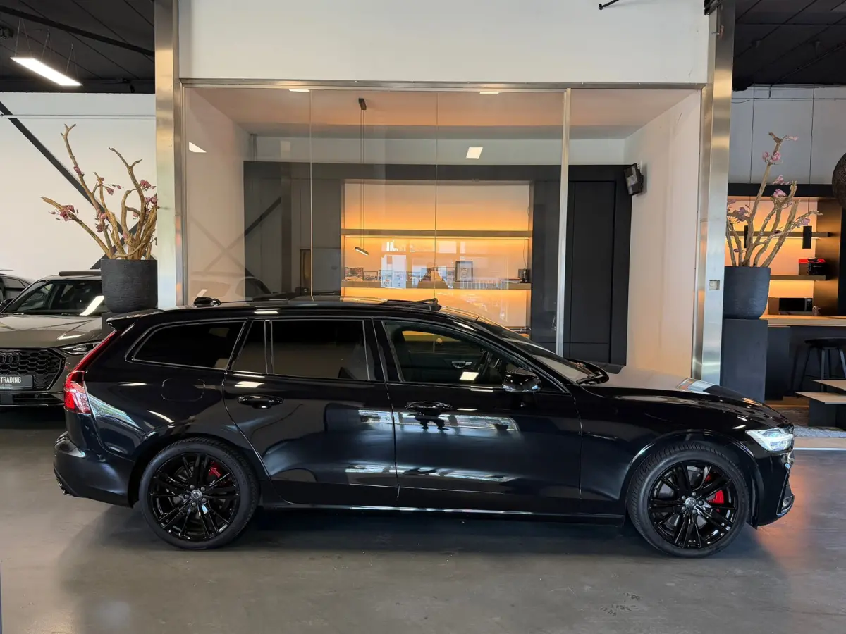 2.0 T8 Twin Engine AWD R-Design 391 PK BLACK edition 2020