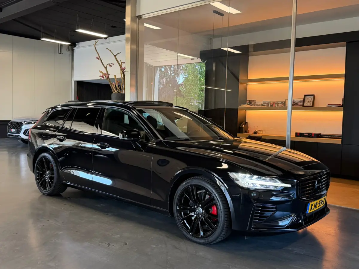 2.0 T8 Twin Engine AWD R-Design 391 PK BLACK edition 2020