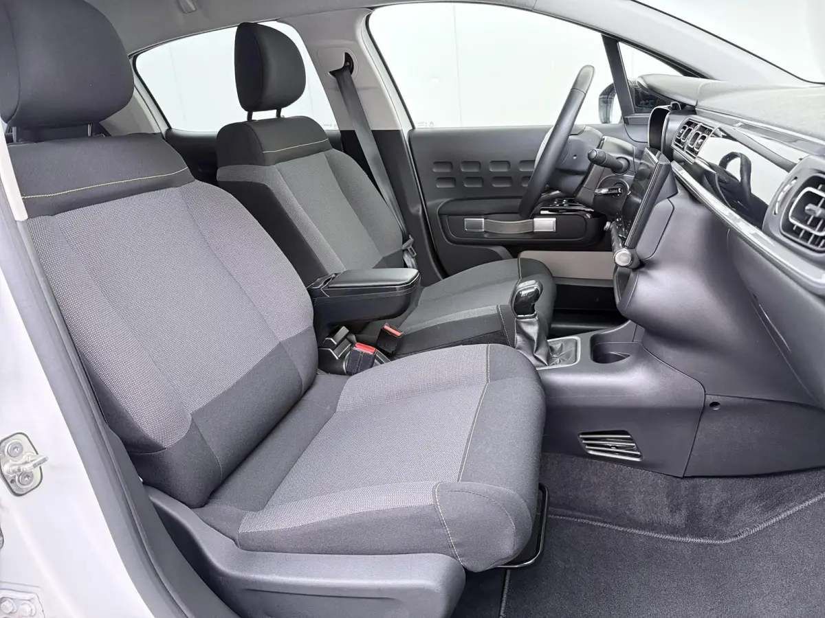 Shine 82pk | Navigatie | Automatische airco | Camera achter | Parkeersensoren | Cruise control | In hoogte verstelbare bestuurdersstoel | Lichtmetalen velgen 17 inch