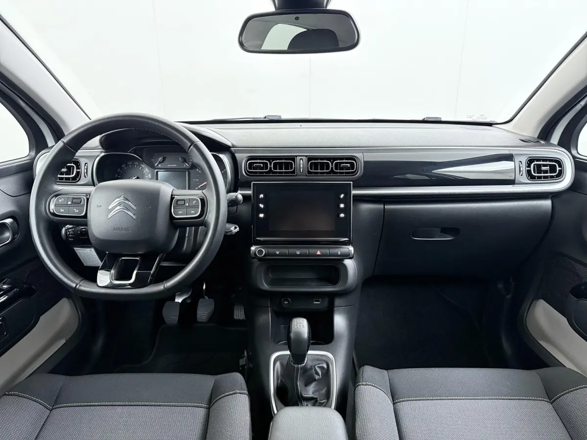 Shine 82pk | Navigatie | Automatische airco | Camera achter | Parkeersensoren | Cruise control | In hoogte verstelbare bestuurdersstoel | Lichtmetalen velgen 17 inch