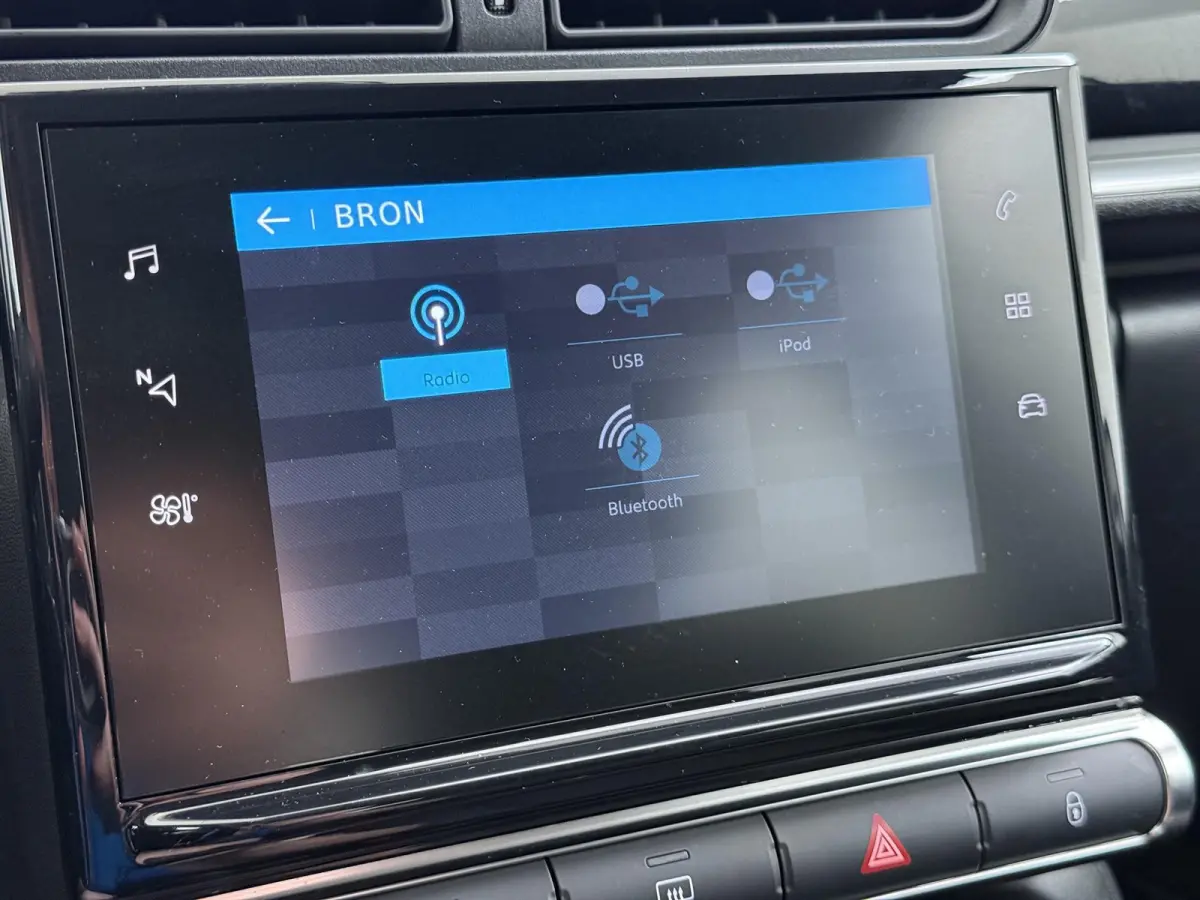Shine 82pk | Navigatie | Automatische airco | Camera achter | Parkeersensoren | Cruise control | In hoogte verstelbare bestuurdersstoel | Lichtmetalen velgen 17 inch