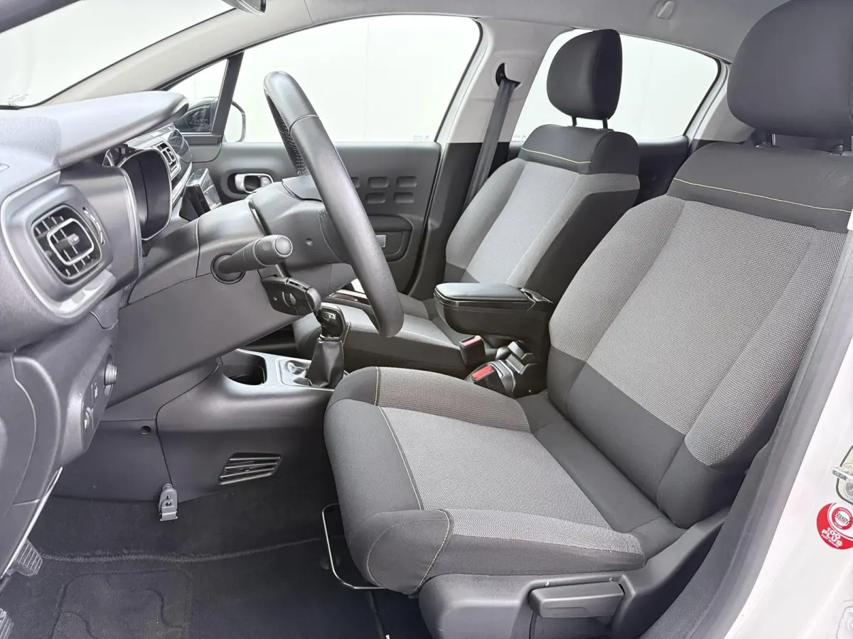Shine 82pk | Navigatie | Automatische airco | Camera achter | Parkeersensoren | Cruise control | In hoogte verstelbare bestuurdersstoel | Lichtmetalen velgen 17 inch