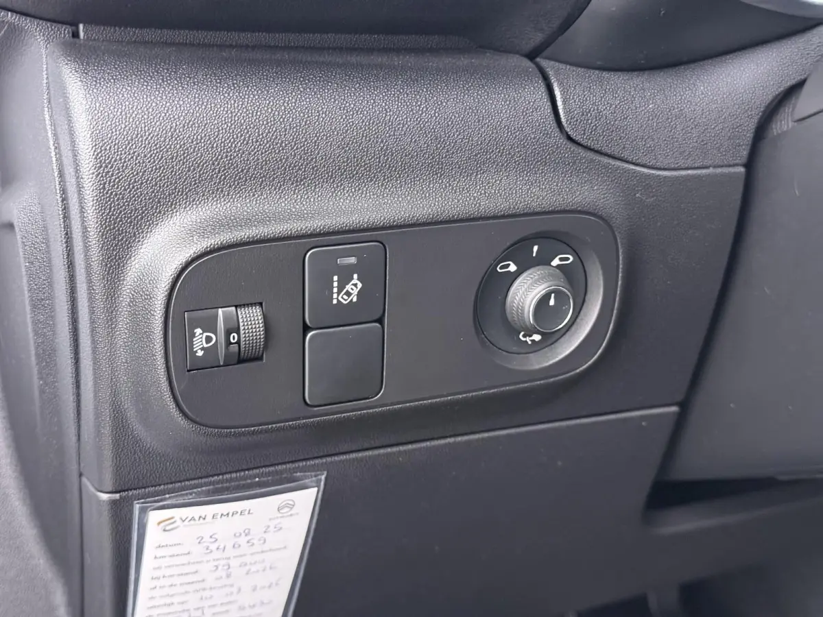 Shine 82pk | Navigatie | Automatische airco | Camera achter | Parkeersensoren | Cruise control | In hoogte verstelbare bestuurdersstoel | Lichtmetalen velgen 17 inch