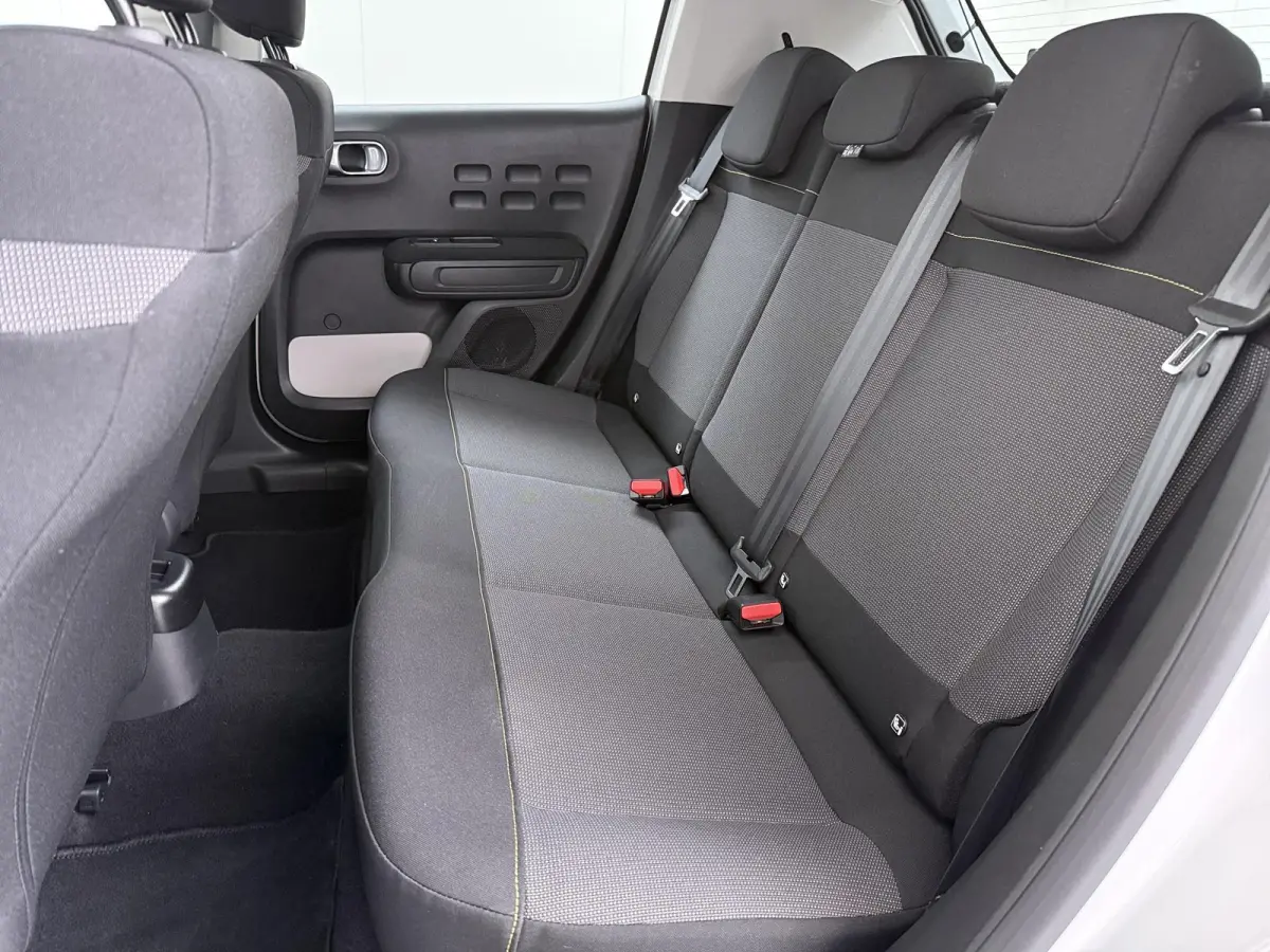 Shine 82pk | Navigatie | Automatische airco | Camera achter | Parkeersensoren | Cruise control | In hoogte verstelbare bestuurdersstoel | Lichtmetalen velgen 17 inch