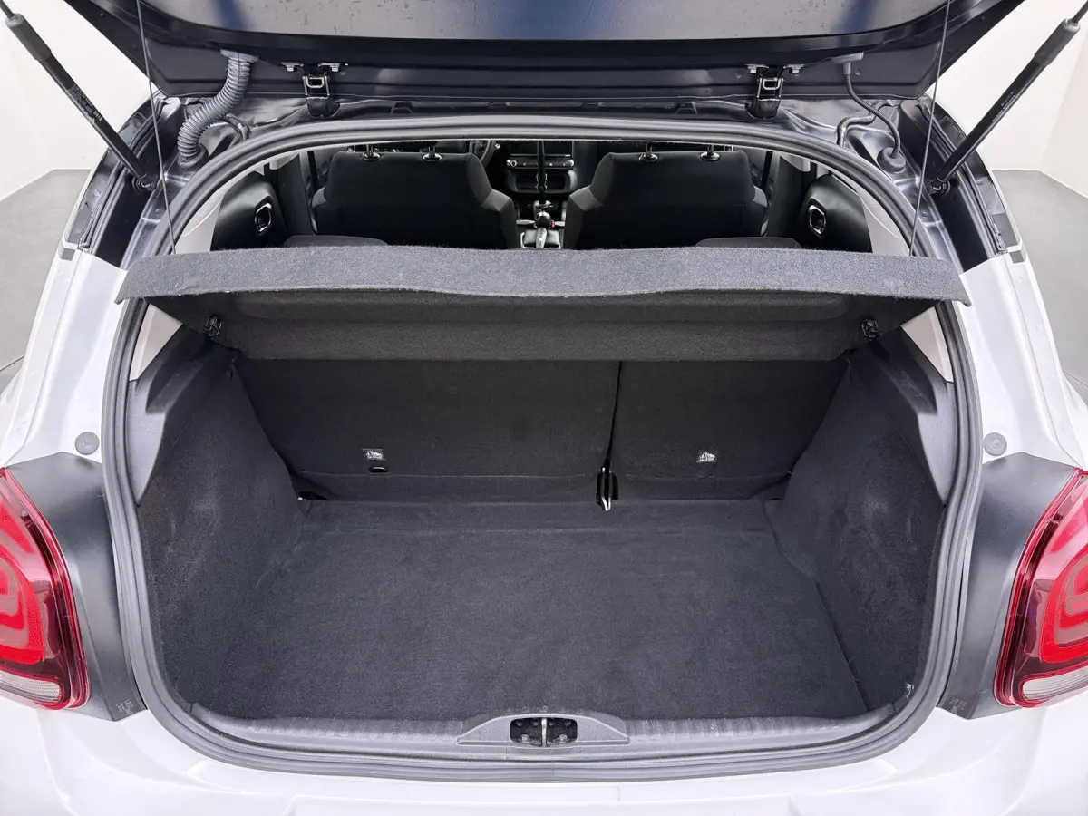 Shine 82pk | Navigatie | Automatische airco | Camera achter | Parkeersensoren | Cruise control | In hoogte verstelbare bestuurdersstoel | Lichtmetalen velgen 17 inch