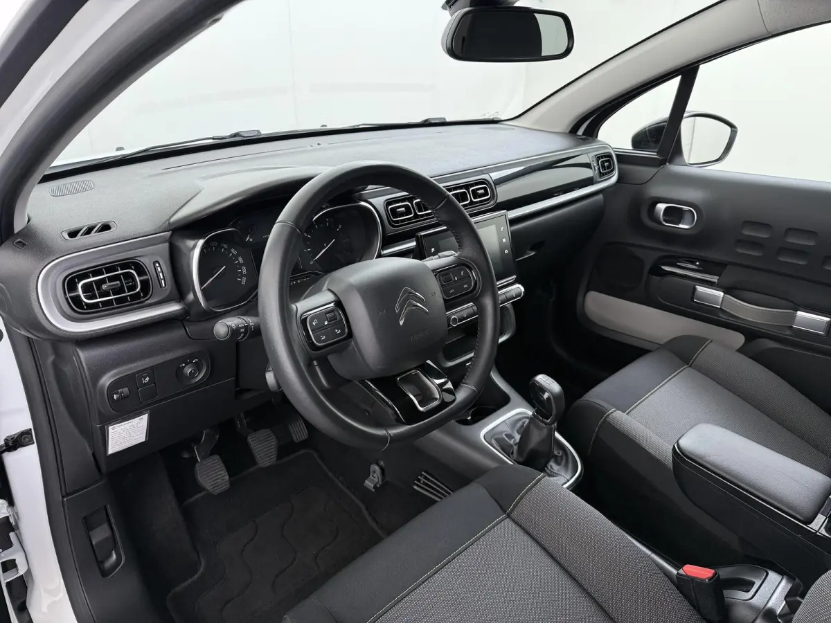 Shine 82pk | Navigatie | Automatische airco | Camera achter | Parkeersensoren | Cruise control | In hoogte verstelbare bestuurdersstoel | Lichtmetalen velgen 17 inch