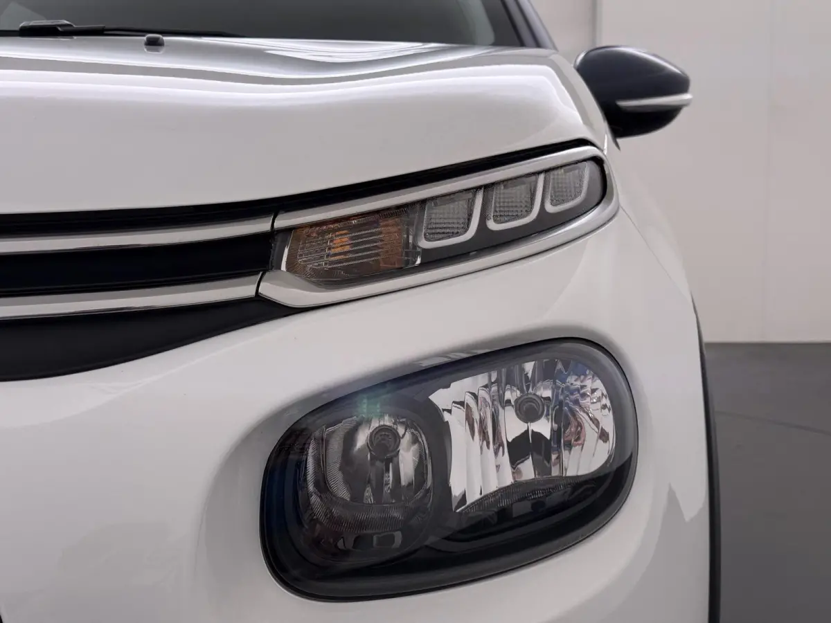 Shine 82pk | Navigatie | Automatische airco | Camera achter | Parkeersensoren | Cruise control | In hoogte verstelbare bestuurdersstoel | Lichtmetalen velgen 17 inch