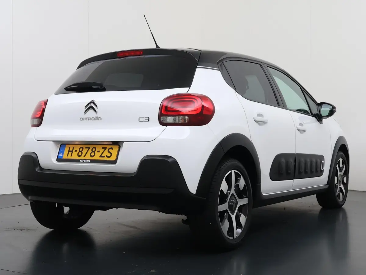 Shine 82pk | Navigatie | Automatische airco | Camera achter | Parkeersensoren | Cruise control | In hoogte verstelbare bestuurdersstoel | Lichtmetalen velgen 17 inch