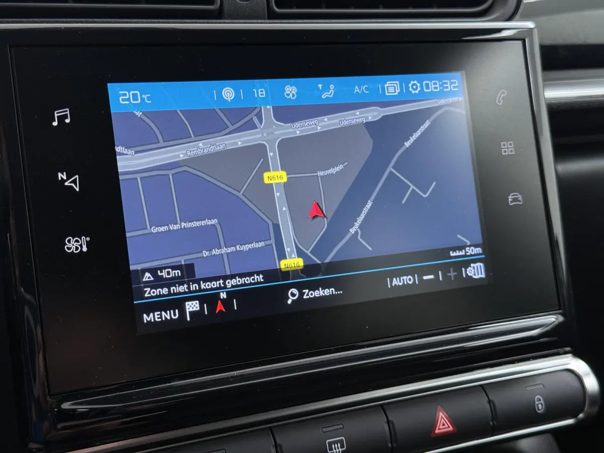 Shine 82pk | Navigatie | Automatische airco | Camera achter | Parkeersensoren | Cruise control | In hoogte verstelbare bestuurdersstoel | Lichtmetalen velgen 17 inch
