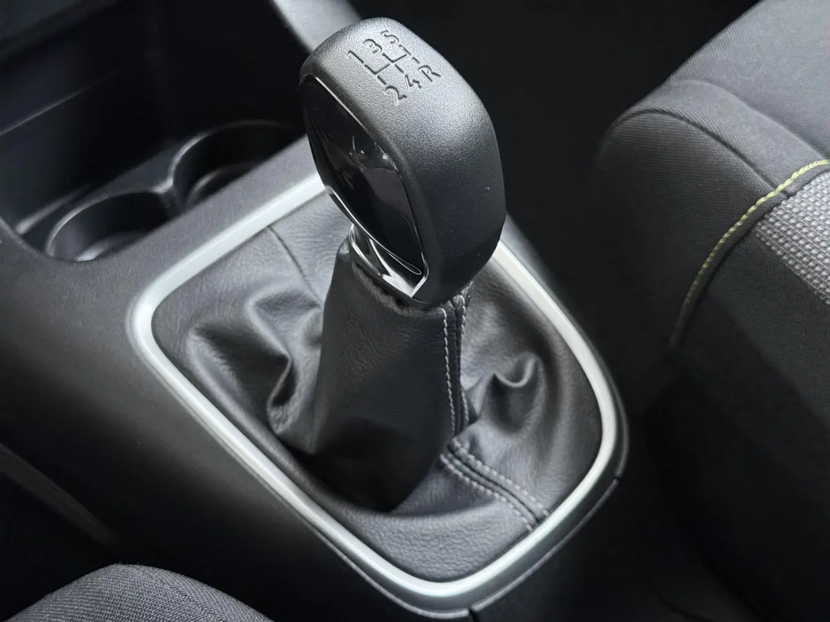 Shine 82pk | Navigatie | Automatische airco | Camera achter | Parkeersensoren | Cruise control | In hoogte verstelbare bestuurdersstoel | Lichtmetalen velgen 17 inch
