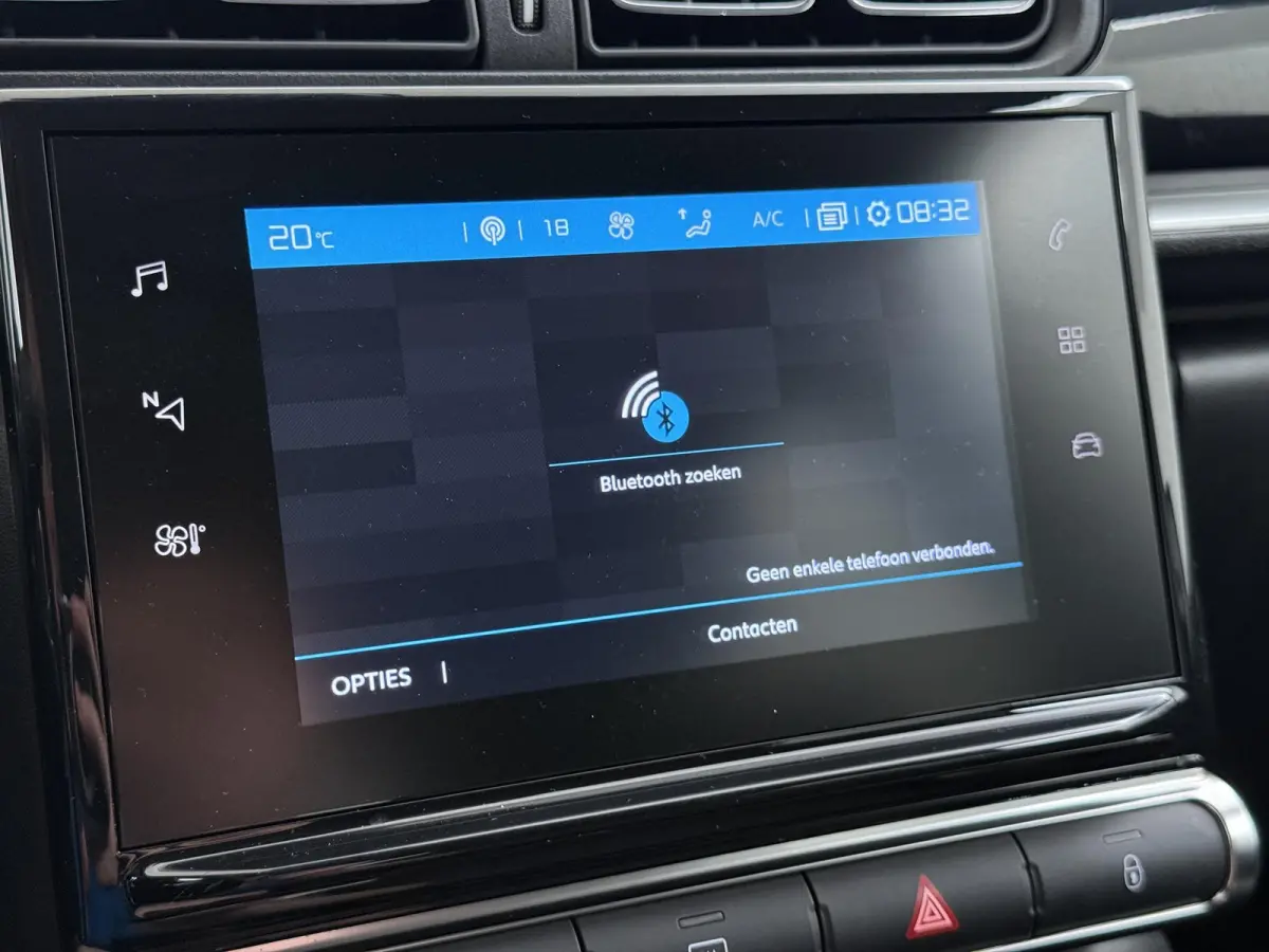 Shine 82pk | Navigatie | Automatische airco | Camera achter | Parkeersensoren | Cruise control | In hoogte verstelbare bestuurdersstoel | Lichtmetalen velgen 17 inch