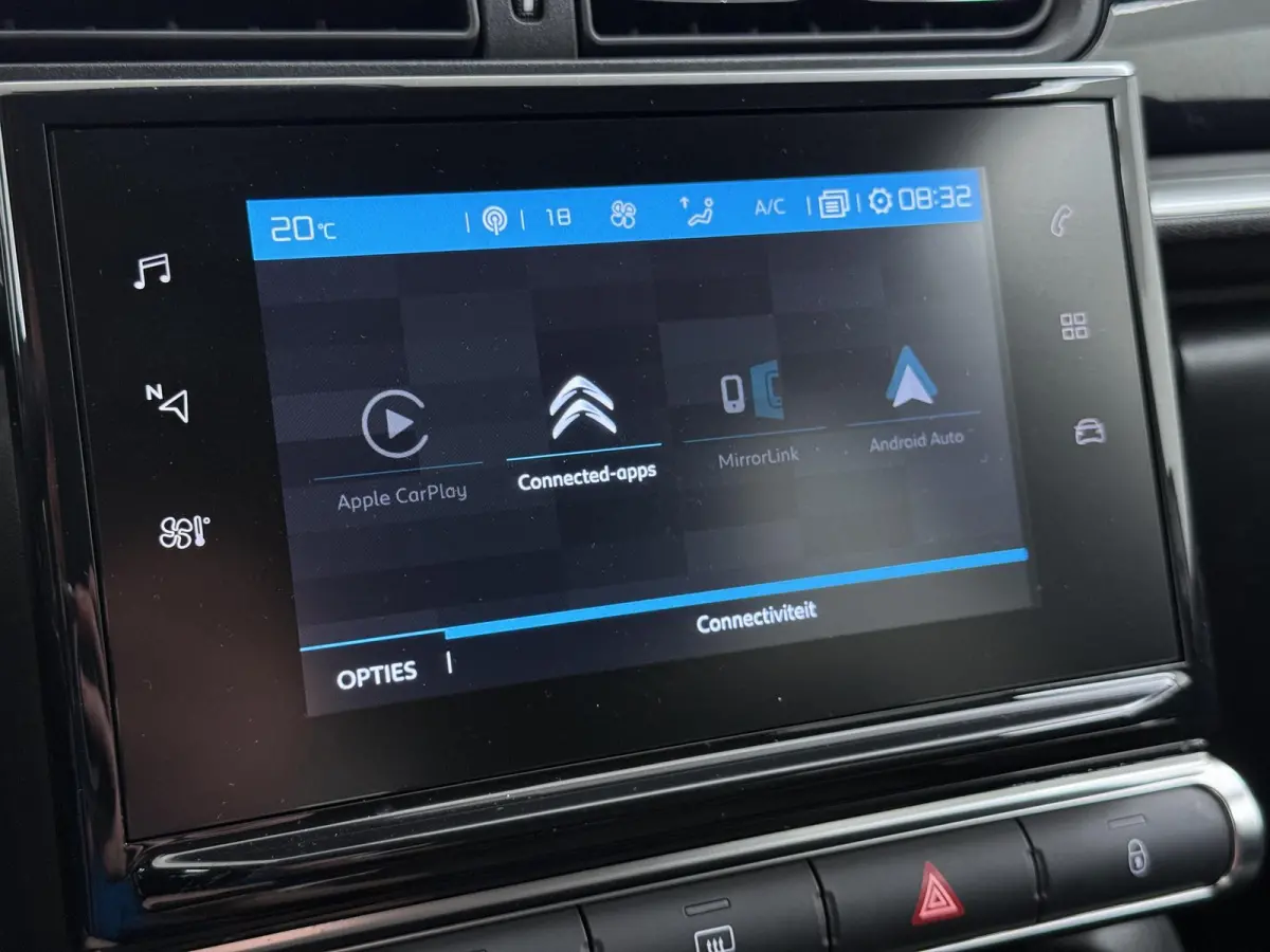 Shine 82pk | Navigatie | Automatische airco | Camera achter | Parkeersensoren | Cruise control | In hoogte verstelbare bestuurdersstoel | Lichtmetalen velgen 17 inch