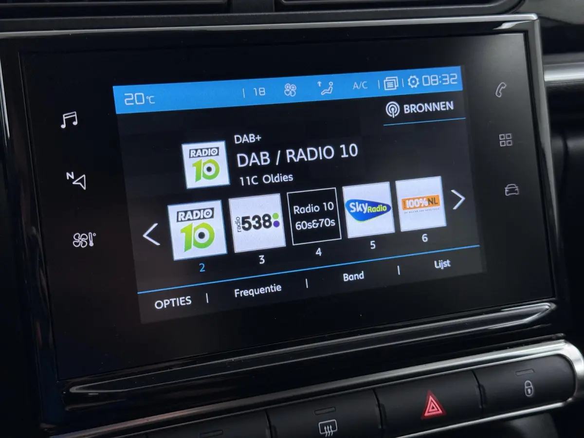 Shine 82pk | Navigatie | Automatische airco | Camera achter | Parkeersensoren | Cruise control | In hoogte verstelbare bestuurdersstoel | Lichtmetalen velgen 17 inch