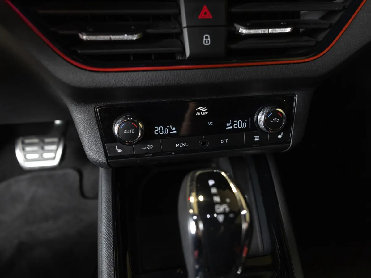 1.5 TSI ACT Monte Carlo / 150pk / Panorama dak / Achteruitrij camera / Stoel en stuur verwarming /