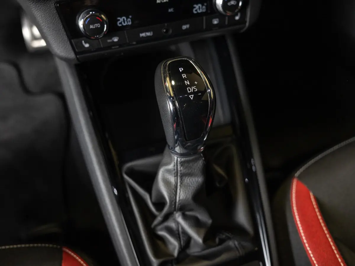 1.5 TSI ACT Monte Carlo / 150pk / Panorama dak / Achteruitrij camera / Stoel en stuur verwarming /