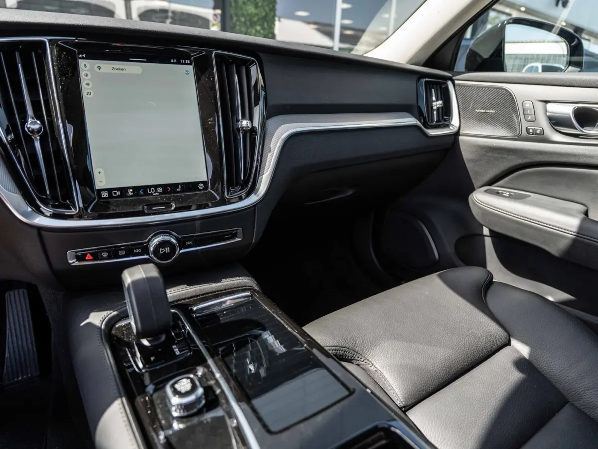 2.0 T6 PHEV 350PK AWD Plus Dark |100% | Pano | Surround View | H/K Sound