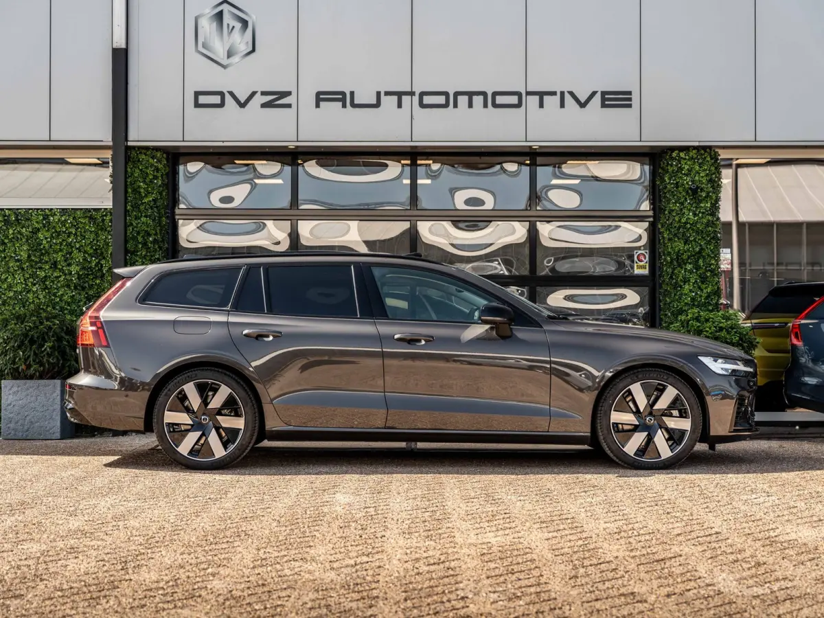 2.0 T6 PHEV 350PK AWD Plus Dark |100% | Pano | Surround View | H/K Sound