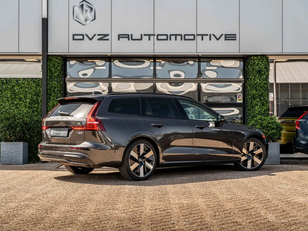 2.0 T6 PHEV 350PK AWD Plus Dark |100% | Pano | Surround View | H/K Sound