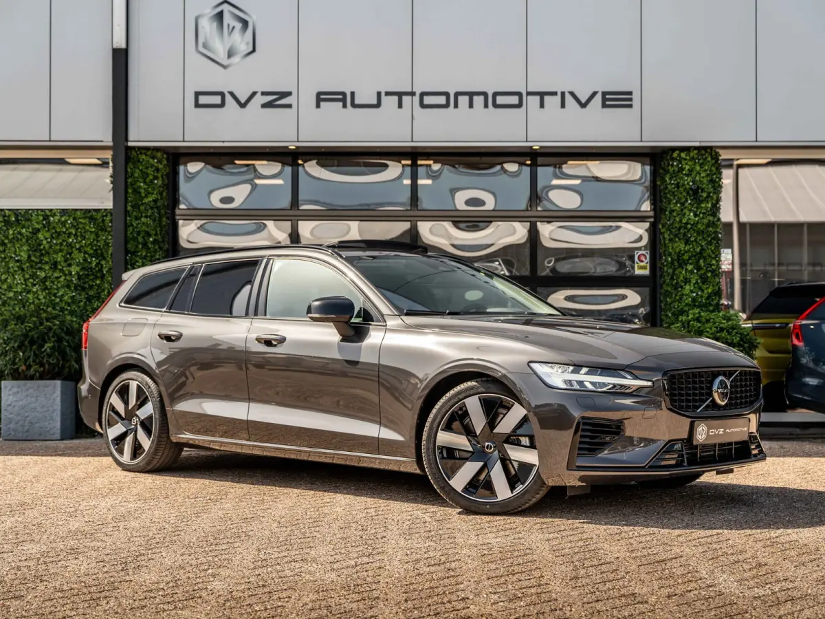 2.0 T6 PHEV 350PK AWD Plus Dark |100% | Pano | Surround View | H/K Sound