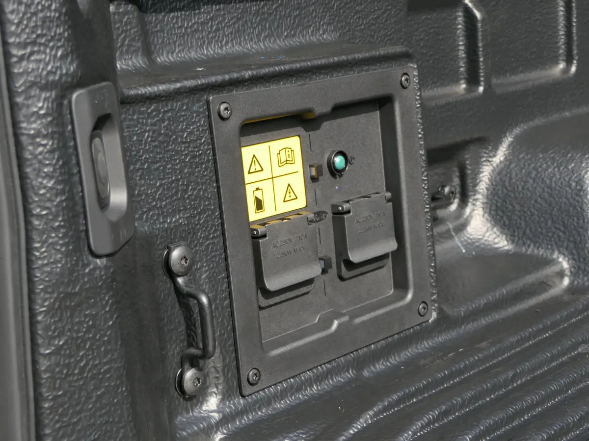 Wildtrak 2.3 PHEV | Power Rollertop | Camera | Stoelverwarming | CarPlay/Android Auto | Leder