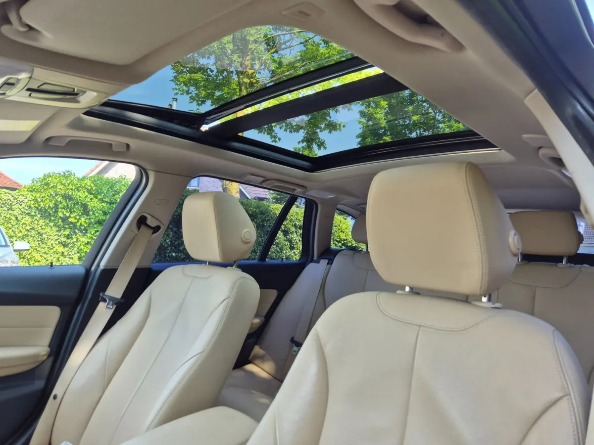 320i High Executive Panorama HUD CarPlay 360 camera 320i High Executive