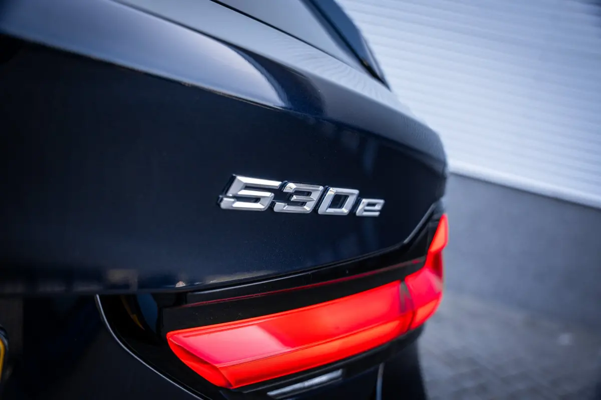 530e M-Sport Business Edition Plus | Herman Kardon || Achteruitrijcamera | Apple Carplay/Android Auto|telefoonintegratie premium | Trekhaak elektrisch uitklapbaar