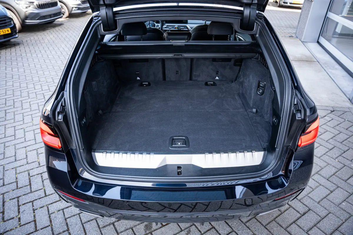 530e M-Sport Business Edition Plus | Herman Kardon || Achteruitrijcamera | Apple Carplay/Android Auto|telefoonintegratie premium | Trekhaak elektrisch uitklapbaar