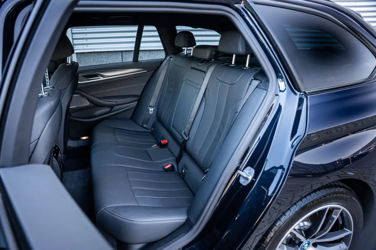530e M-Sport Business Edition Plus | Herman Kardon || Achteruitrijcamera | Apple Carplay/Android Auto|telefoonintegratie premium | Trekhaak elektrisch uitklapbaar