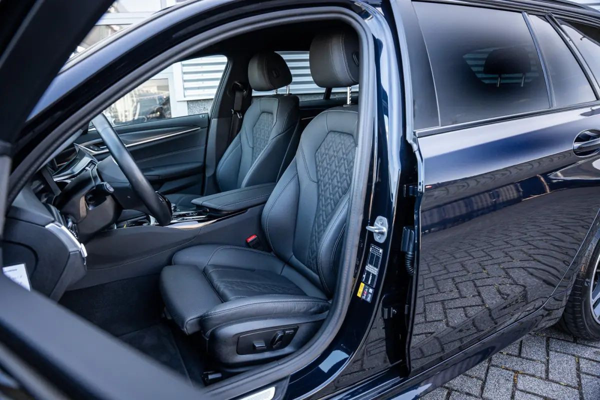 530e M-Sport Business Edition Plus | Herman Kardon || Achteruitrijcamera | Apple Carplay/Android Auto|telefoonintegratie premium | Trekhaak elektrisch uitklapbaar